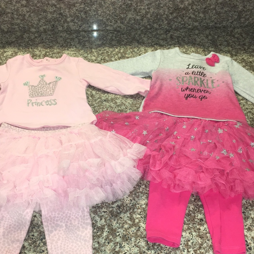 Size 3 months baby girl lot(both outfits)